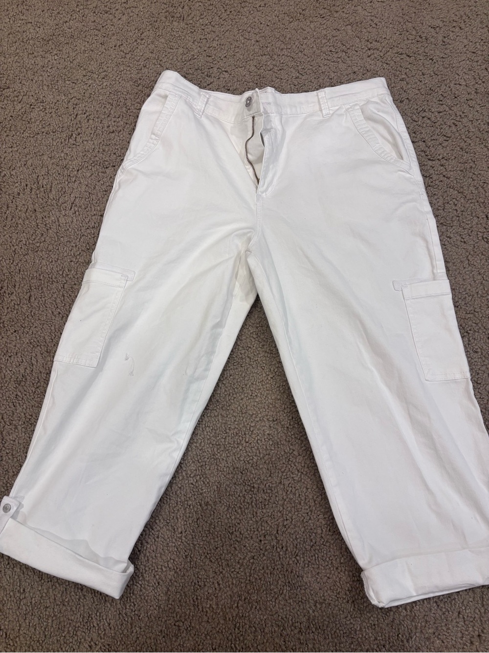 Women’s White Cargo Capri Pants - Clean Casual Style